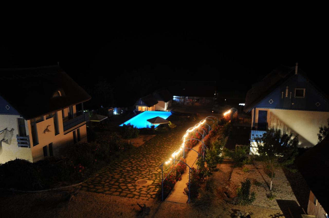 Nena Art Resort Dunavatu de Jos Luaran gambar